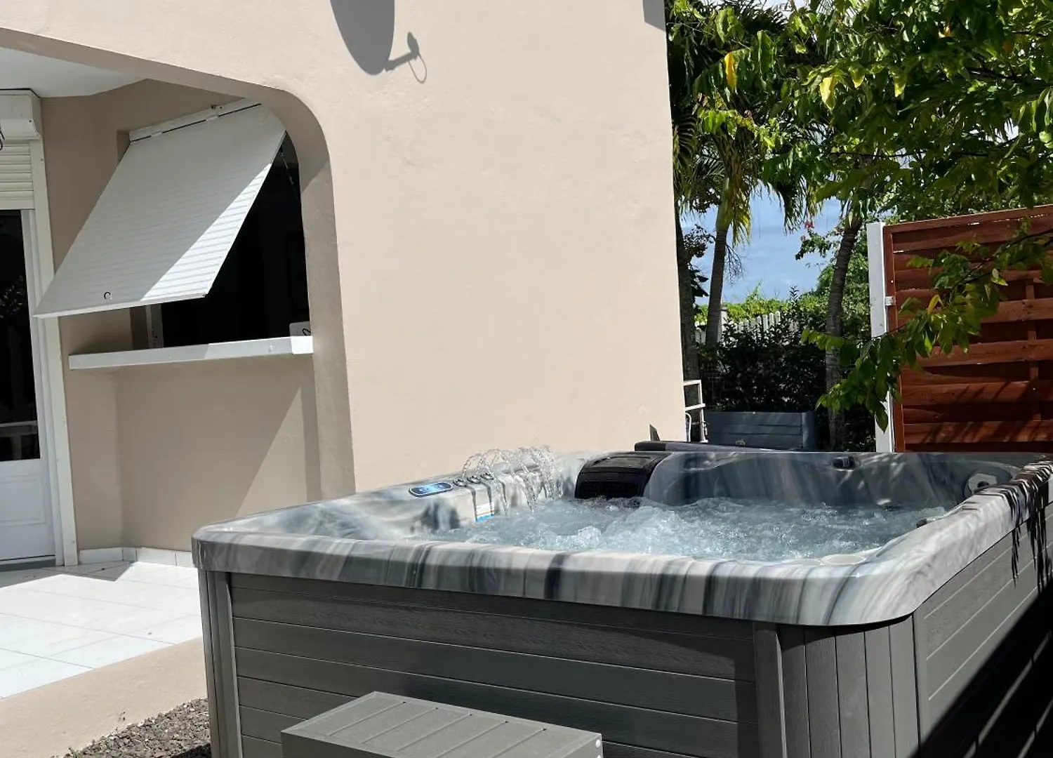 Domaine De Marly, 3 Etoiles Villa Sainte-Anne  Semesterbostad